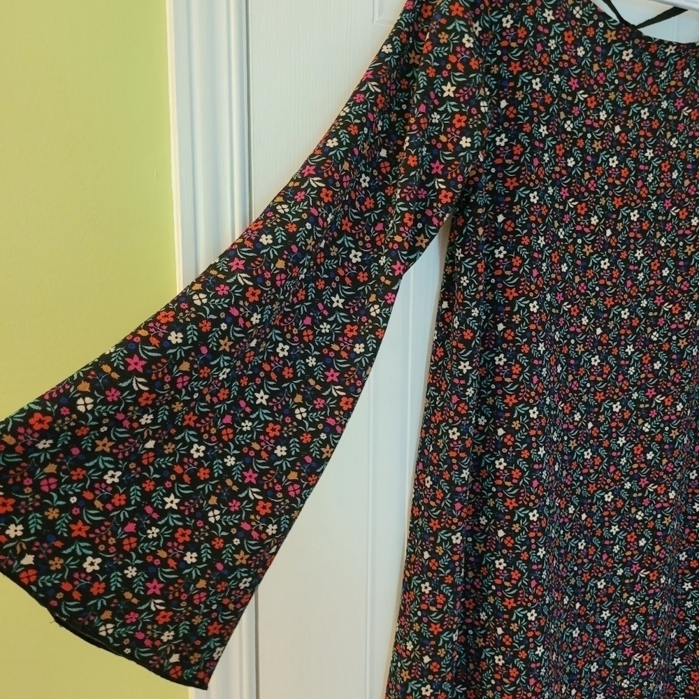 Molly Bracken Ditzy Floral Print Shift Mini Dress Bell Sleeve Back Neck Tie M
